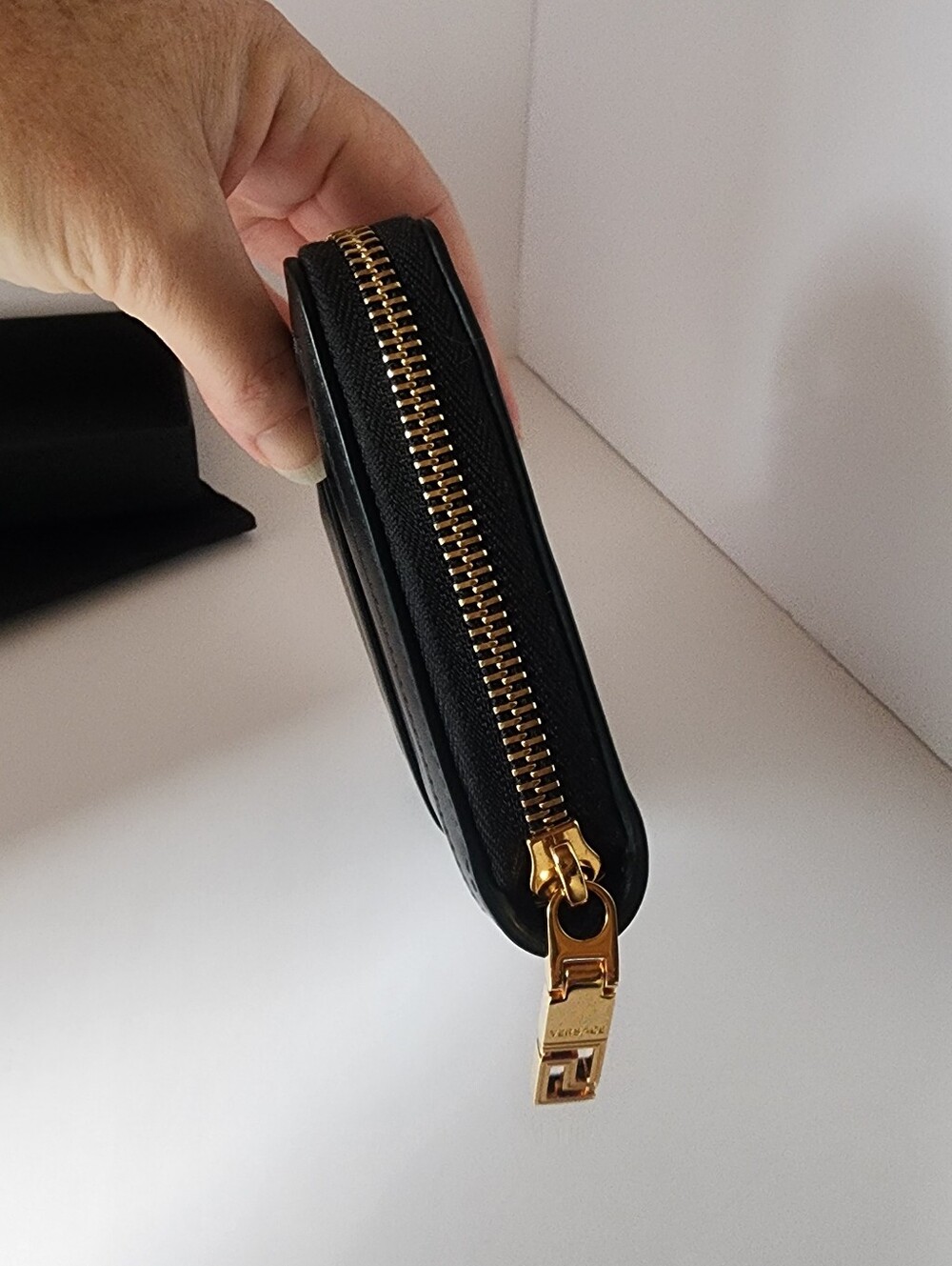 Versace Logo Detailed Zipped Wallet - Picture 10 of 15